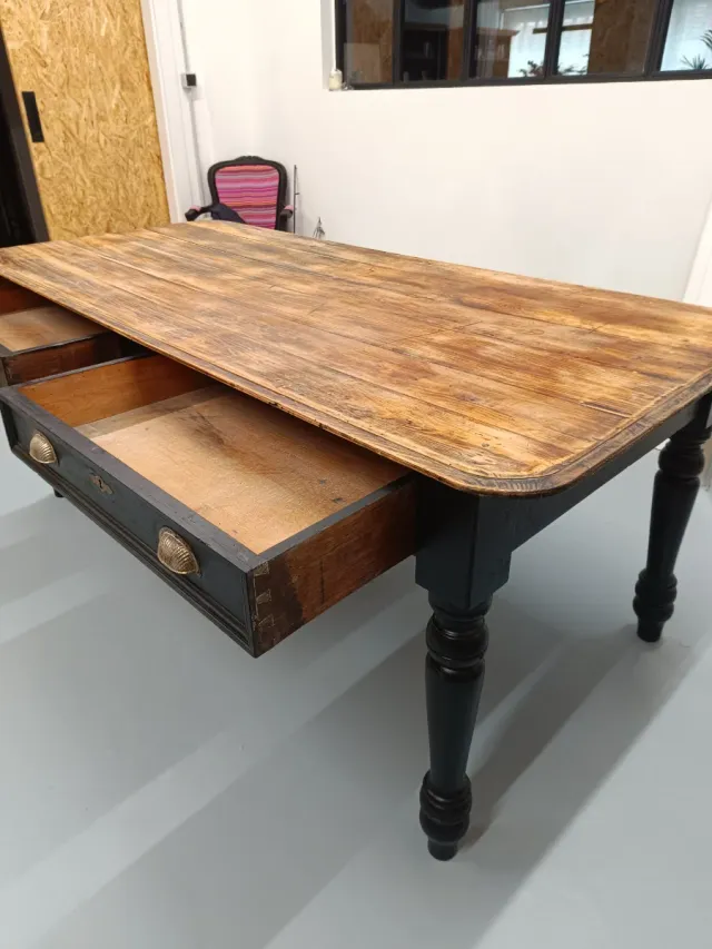 Mesa de comedor de madera vintage grande