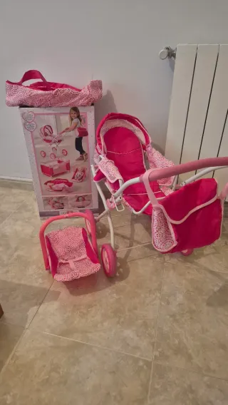 Carrito de bebé y accesorios de juguete