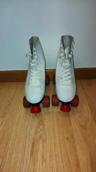 Patines de 4 ruedas blancos T. 39