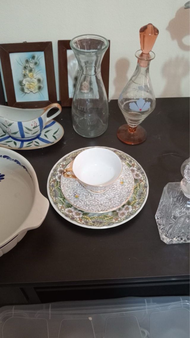 Conjunto de louça e decorações