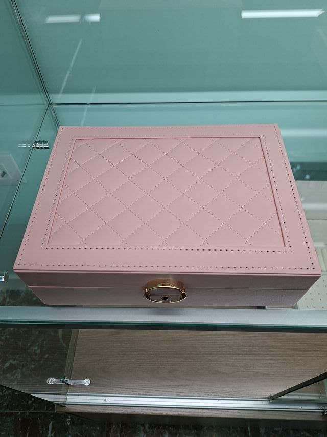 Joyero rosa y beige