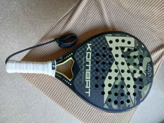 Pala Padel Kombat Delta Force 12K + Funda