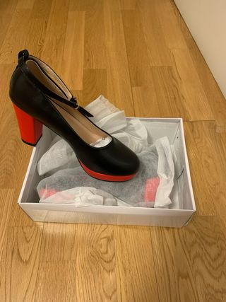 Zapatos de tacón negros y rojos 39