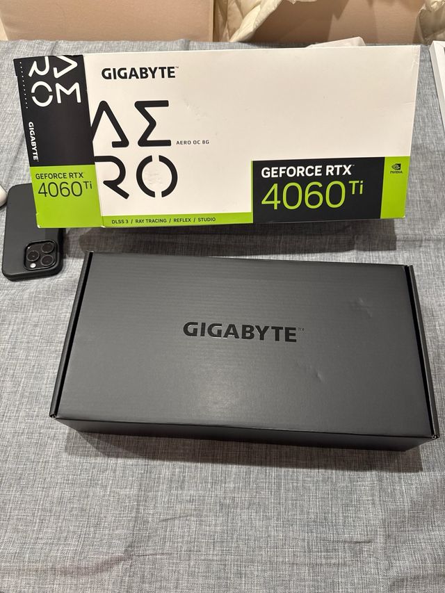 RTX 4060 Ti Aero OC White Gigabyte.  Sin hacer OC.