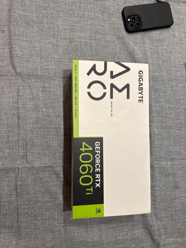 RTX 4060 Ti Aero OC White Gigabyte.  Sin hacer OC.