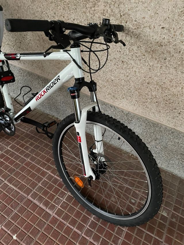 Bicicleta MTB Rockrider con silla infantil