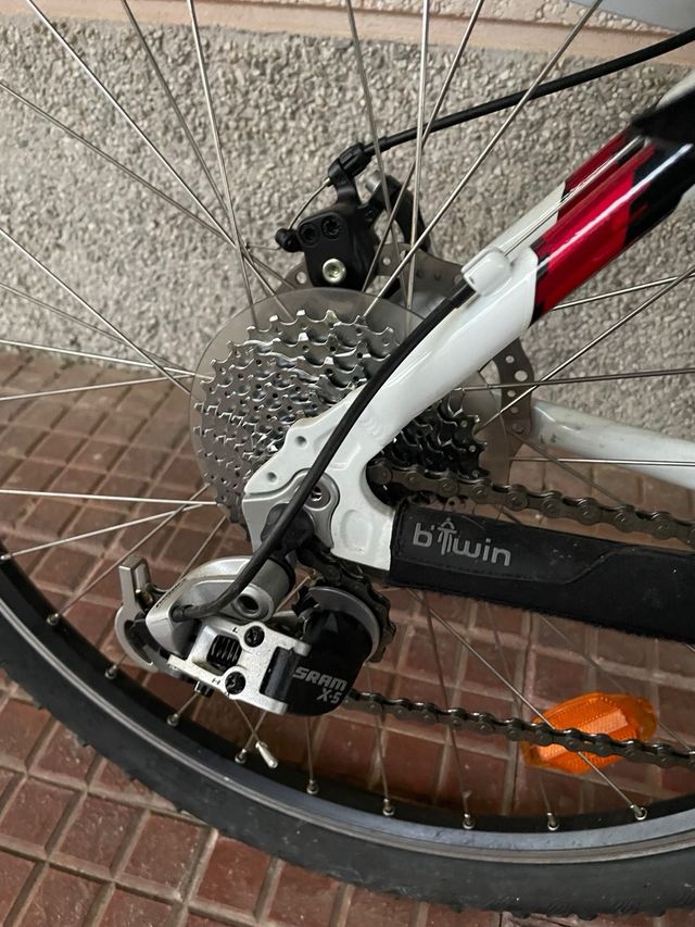 Bicicleta MTB Rockrider con silla infantil