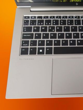 HP EliteBook 845 G11 Modelo 9M4F8AT