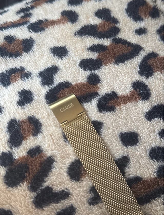 Reloj Cluse Cuadrado Dorado y Negro