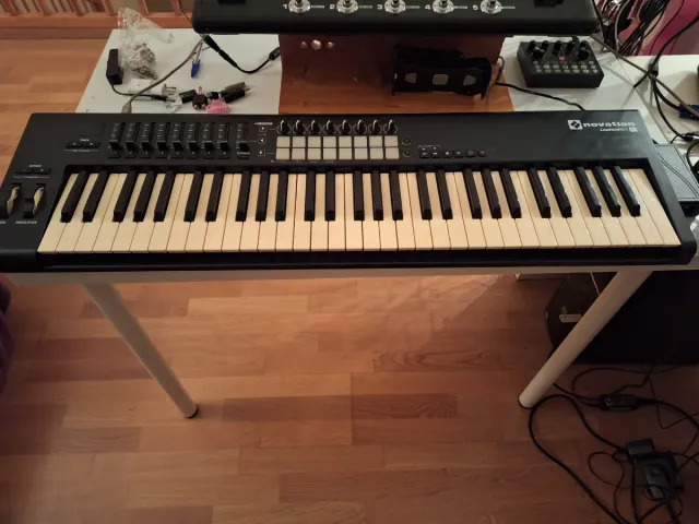 Novation Launchkey 61 MK2. Muy buen estado.