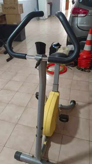 Bicicleta Estática Amarilla