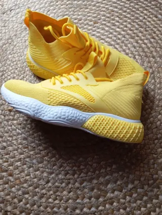 Zapatillas deportivas amarillas