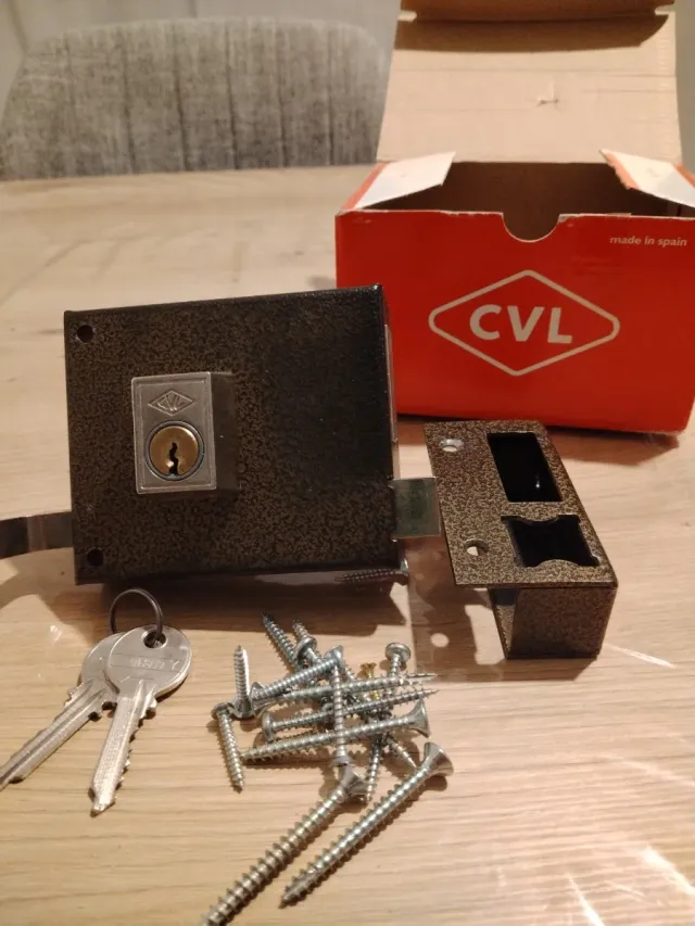 Serratura CVL per porta in legno