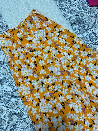 Pantalón palazzo estampado floral Stradivarius Tal