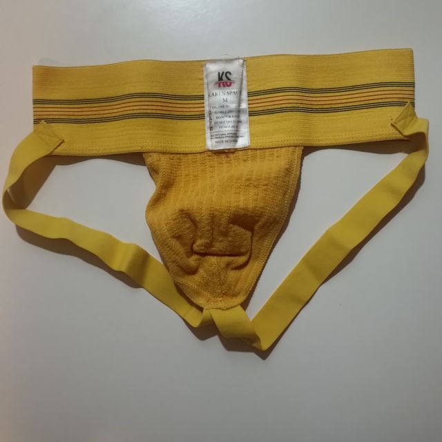Suspensorio amarillo