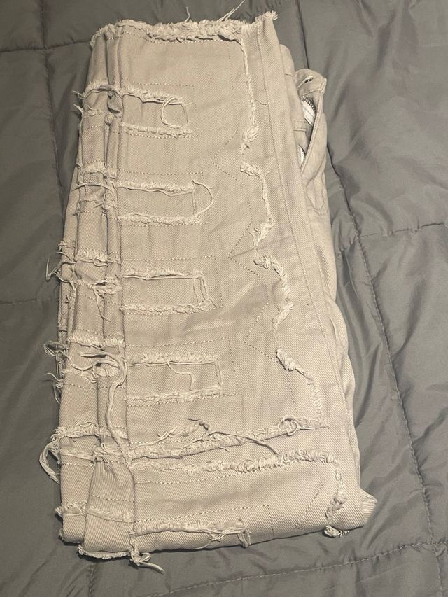 Pantalones rotos grises talla 32