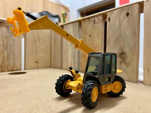 Ascolta le offerte - Mini escavatore telescopico JCB