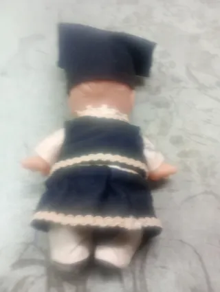 Bambola vintage vestita