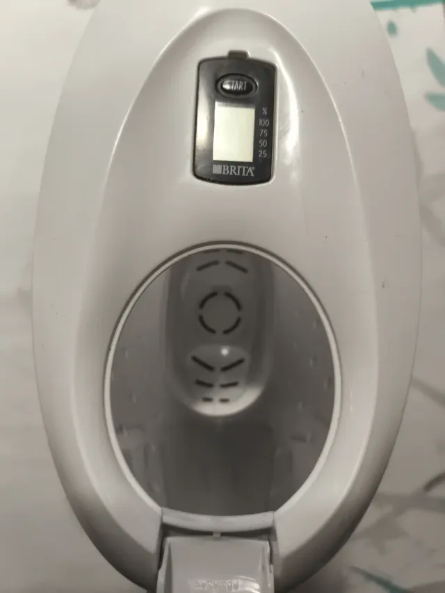 Jarra Brita Transparente y Blanca