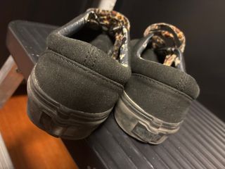 Zapatillas Vans Negras con Cordones blancos