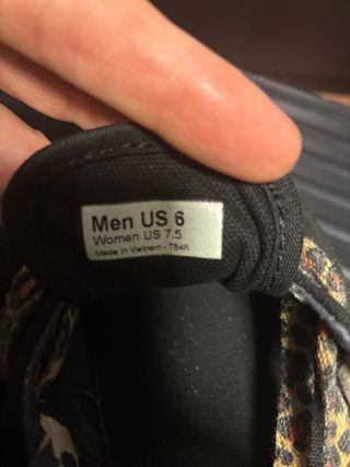 Zapatillas Vans Negras con Cordones blancos