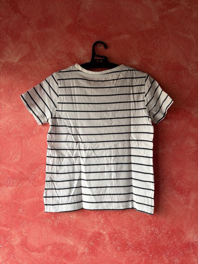 Camiseta de rayas para niño