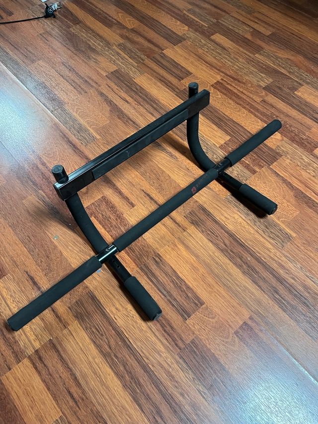 Barra de dominadas para puerta