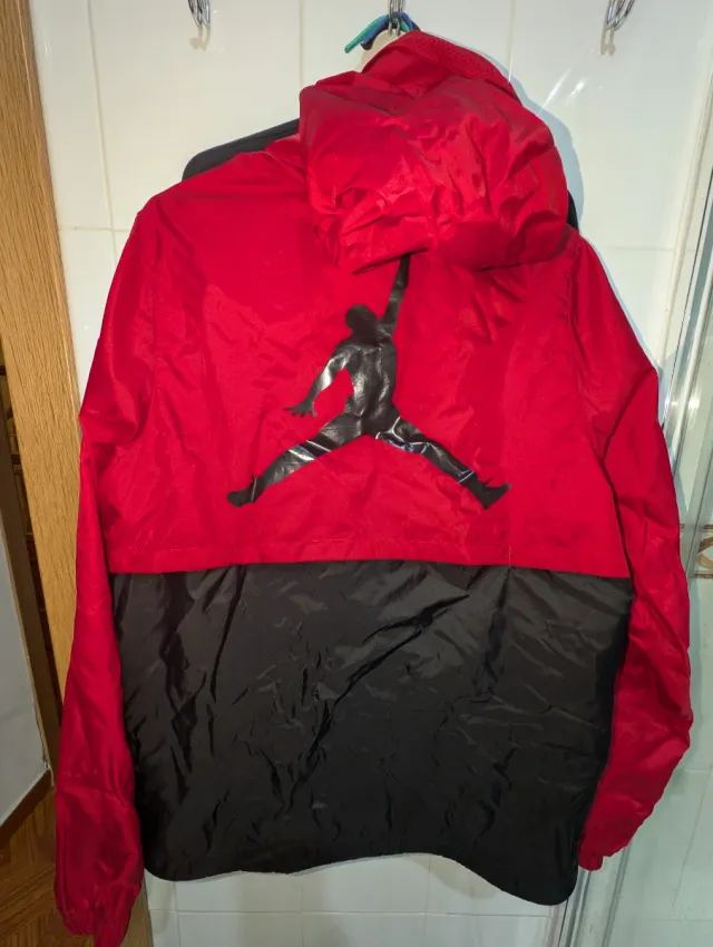 Cortavientos Jordan Rojo y Negro Talla M