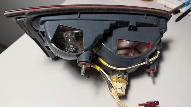 Piloto trasero BMW Serie 5 VALEO 044382