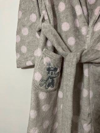 Bata de invierno gris y rosa