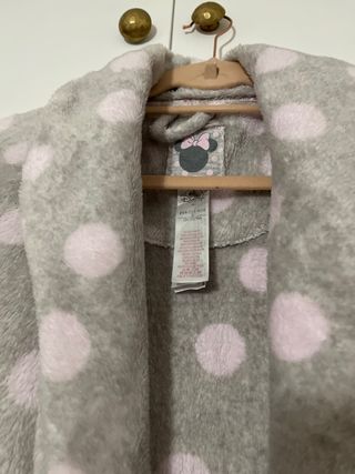 Bata de invierno gris y rosa