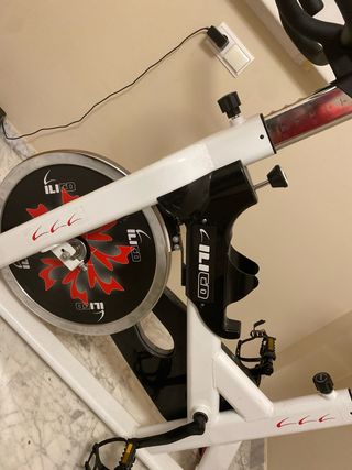 Bicicleta Spinning Blanca y Roja