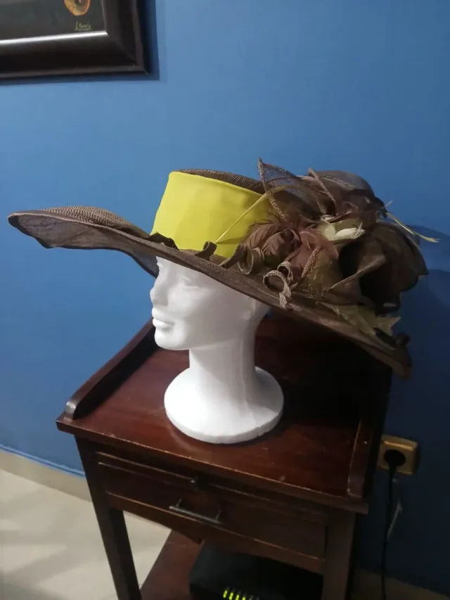 Pamela de celebración marrón y amarilla