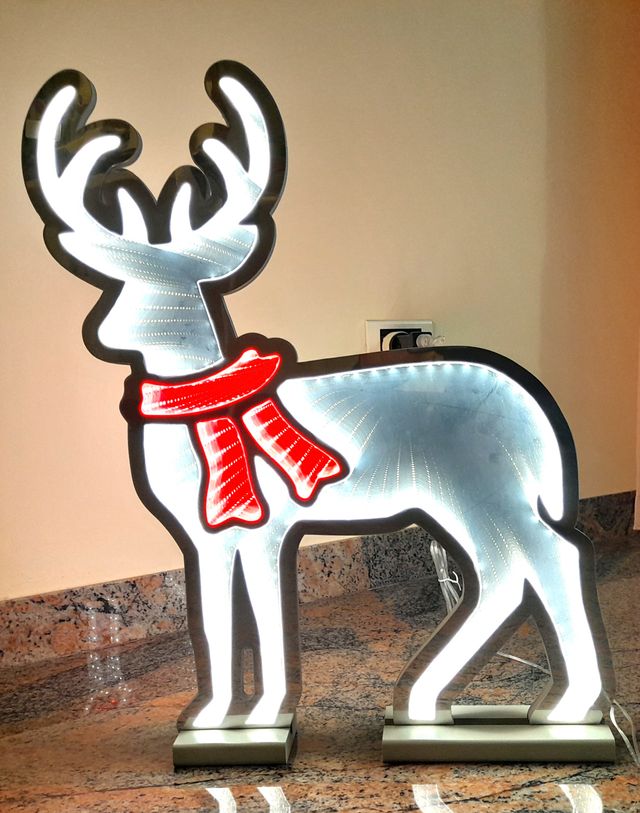 Renna LED Natale Bifacciale con Sciarpa Rossa