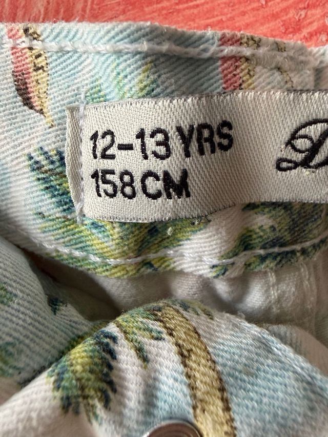 Pantalón corto niño estampado palmeras