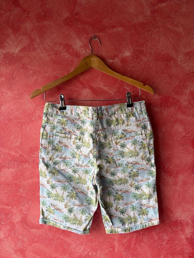 Pantalón corto niño estampado palmeras