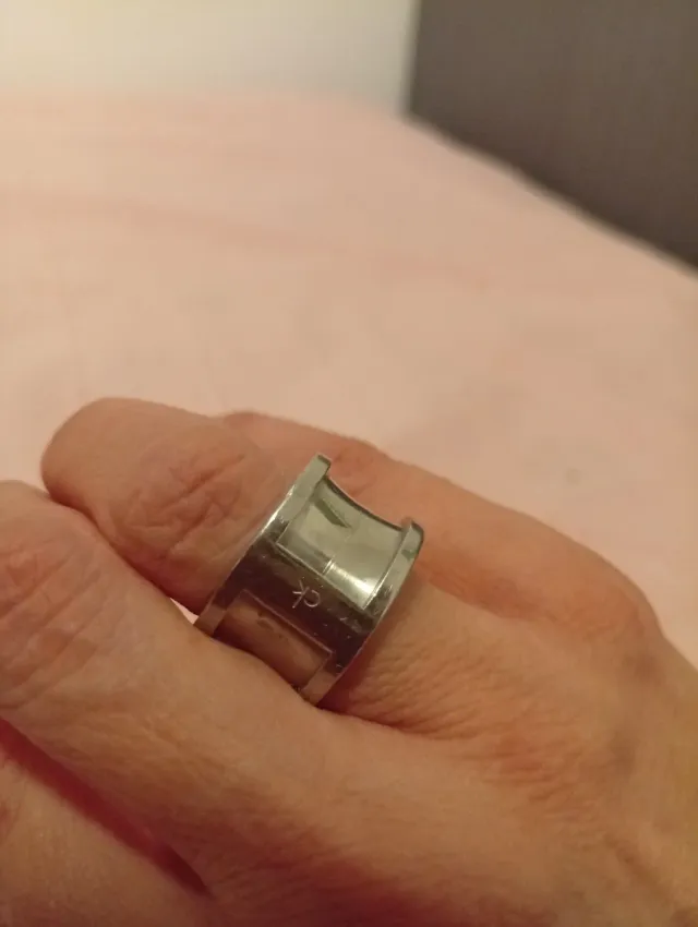 Anillo Calvin Klein Plata y Blanco