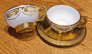 Tazza da caffè antiche dorate