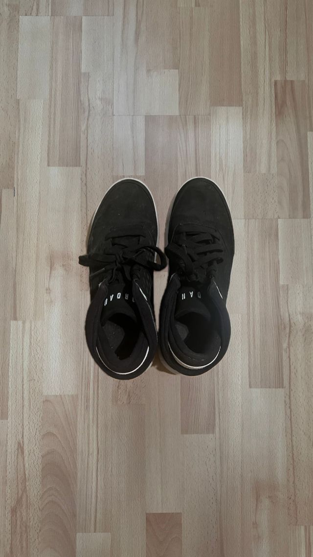 Zapatillas Jordan Mid Negras