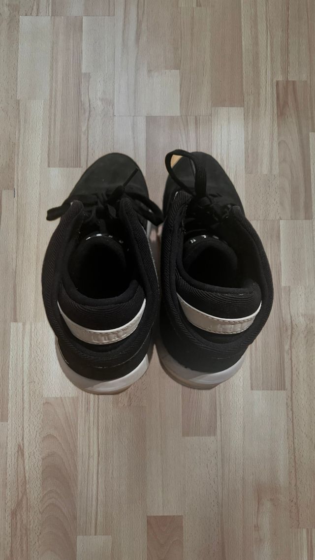 Zapatillas Jordan Mid Negras