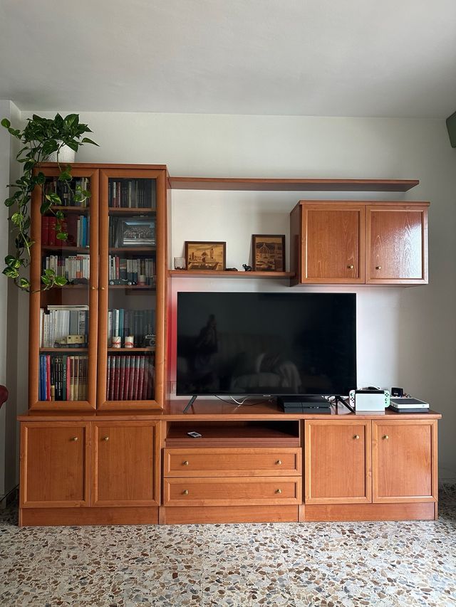 Mueble de salón de aglomerado y cristal