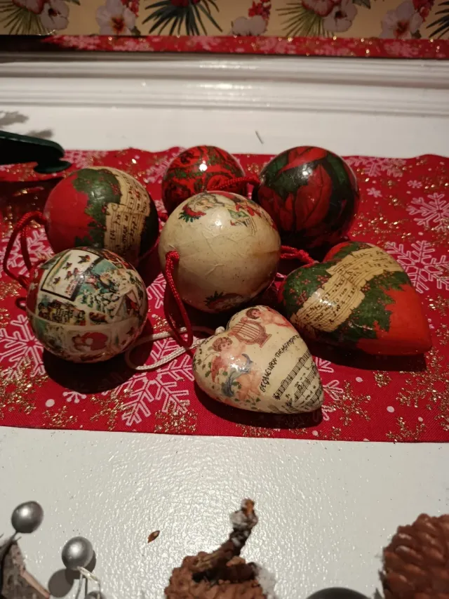 Adornos Navideños Corazón y Bolas