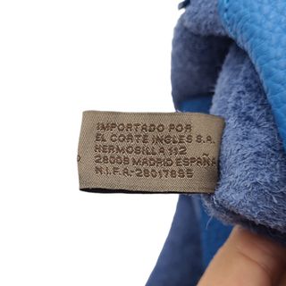 Bolso azul de Gloria Ortiz