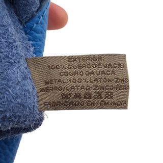 Bolso azul de Gloria Ortiz