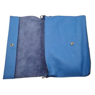 Bolso azul de Gloria Ortiz