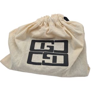 Bolso azul de Gloria Ortiz