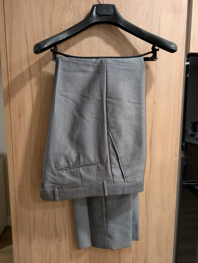 Traje gris hombre