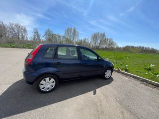 Se vende Ford fiesta AUTOMÁTICA del 2003/ 105000kl