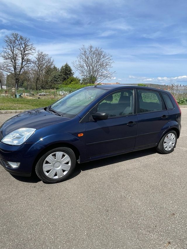 Se vende Ford fiesta AUTOMÁTICA del 2003/ 105000kl