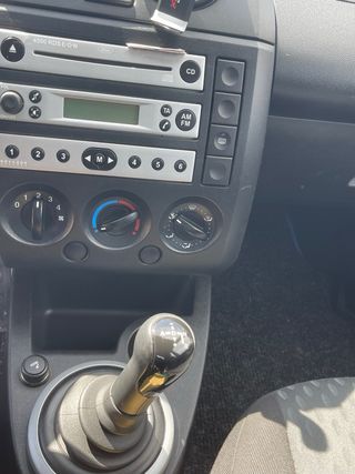 Se vende Ford fiesta AUTOMÁTICA del 2003/ 105000kl